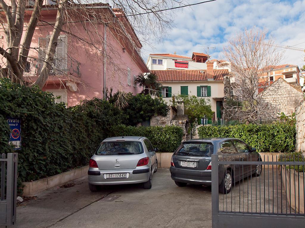 Guest House Leta With Parking Split Exterior photo